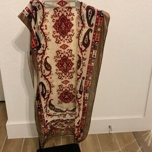 Gorgeous vintage scarf with velvet design! Love these colors! Red&brown …